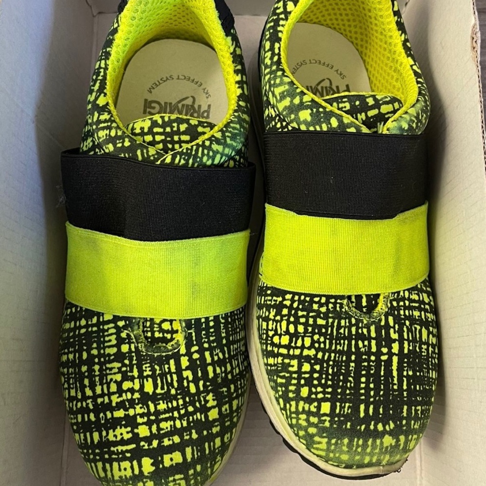 Primigi boys sneakers, size 29, new!